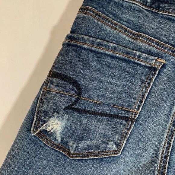 American Eagle Medium Wash Distressed High Rise Jeggings - Picture 8 of 12